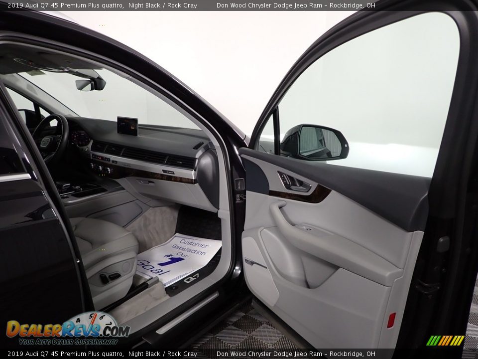 Door Panel of 2019 Audi Q7 45 Premium Plus quattro Photo #31