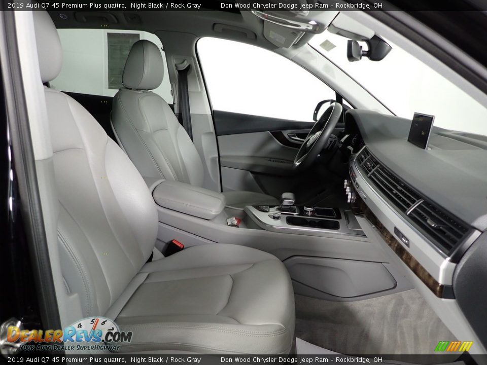 Front Seat of 2019 Audi Q7 45 Premium Plus quattro Photo #32
