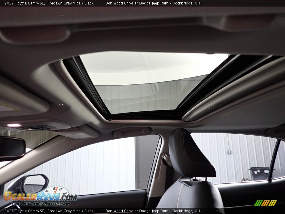 2022 Toyota Camry SE Predawn Gray Mica / Black Photo #4