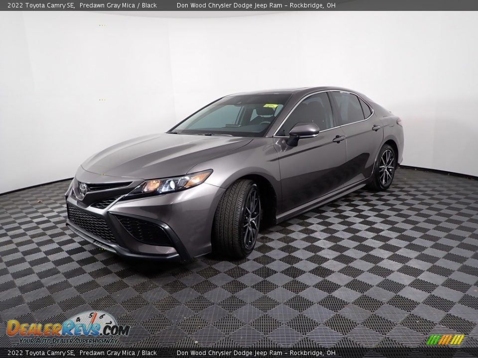 2022 Toyota Camry SE Predawn Gray Mica / Black Photo #7