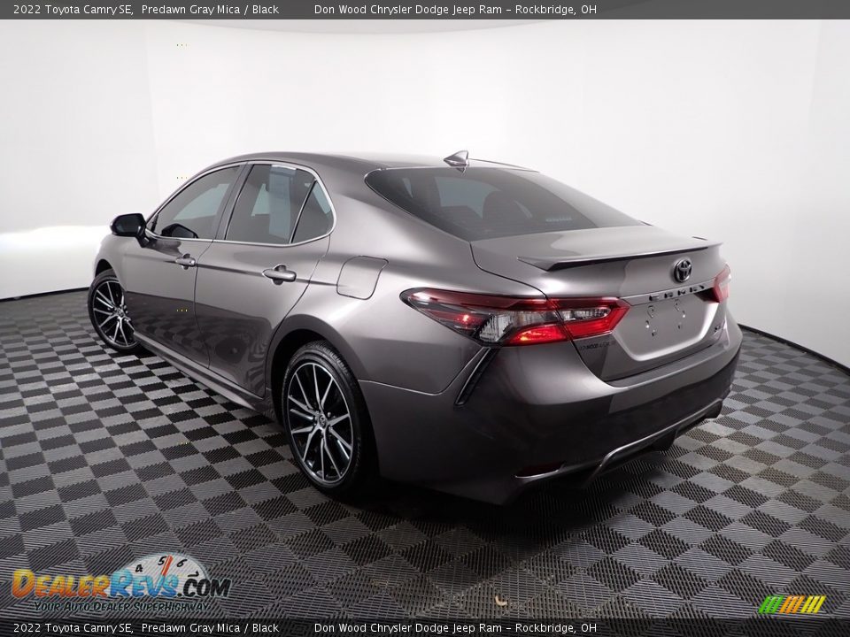 2022 Toyota Camry SE Predawn Gray Mica / Black Photo #8