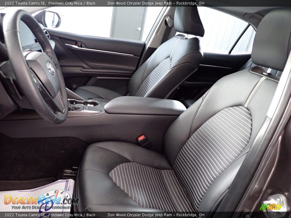 2022 Toyota Camry SE Predawn Gray Mica / Black Photo #16