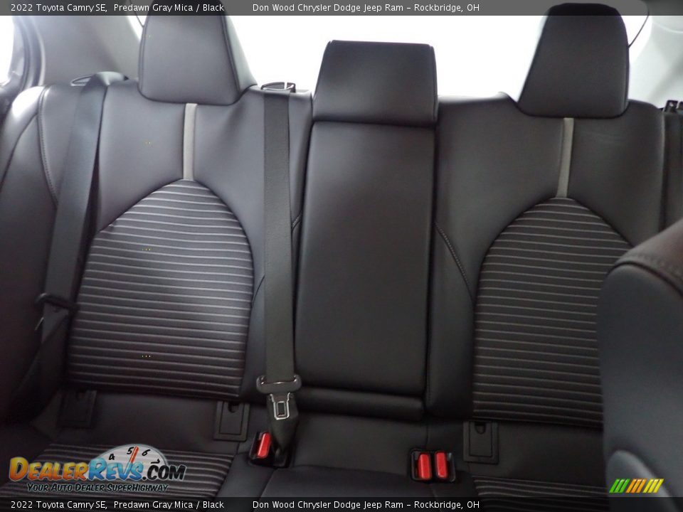 2022 Toyota Camry SE Predawn Gray Mica / Black Photo #23