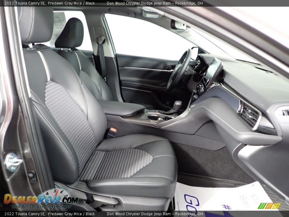 2022 Toyota Camry SE Predawn Gray Mica / Black Photo #28