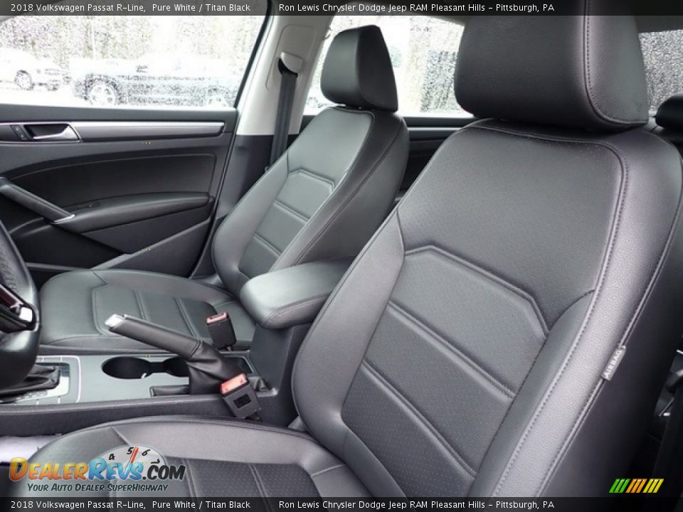 Front Seat of 2018 Volkswagen Passat R-Line Photo #12