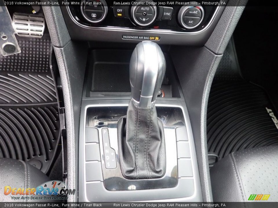 2018 Volkswagen Passat R-Line Shifter Photo #18