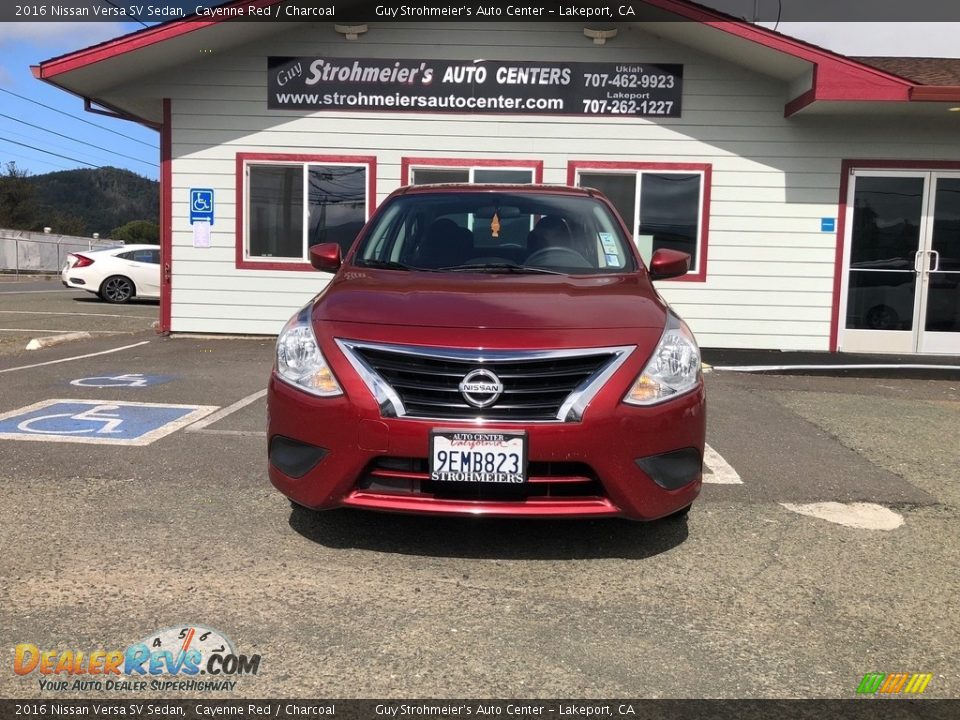 2016 Nissan Versa SV Sedan Cayenne Red / Charcoal Photo #2