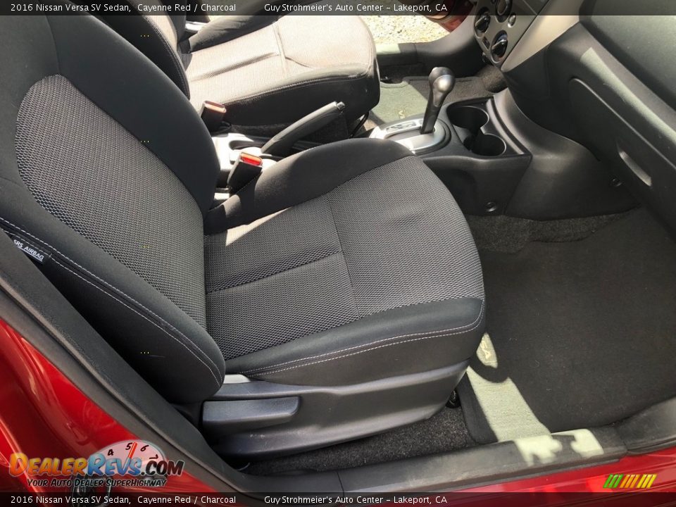 2016 Nissan Versa SV Sedan Cayenne Red / Charcoal Photo #13