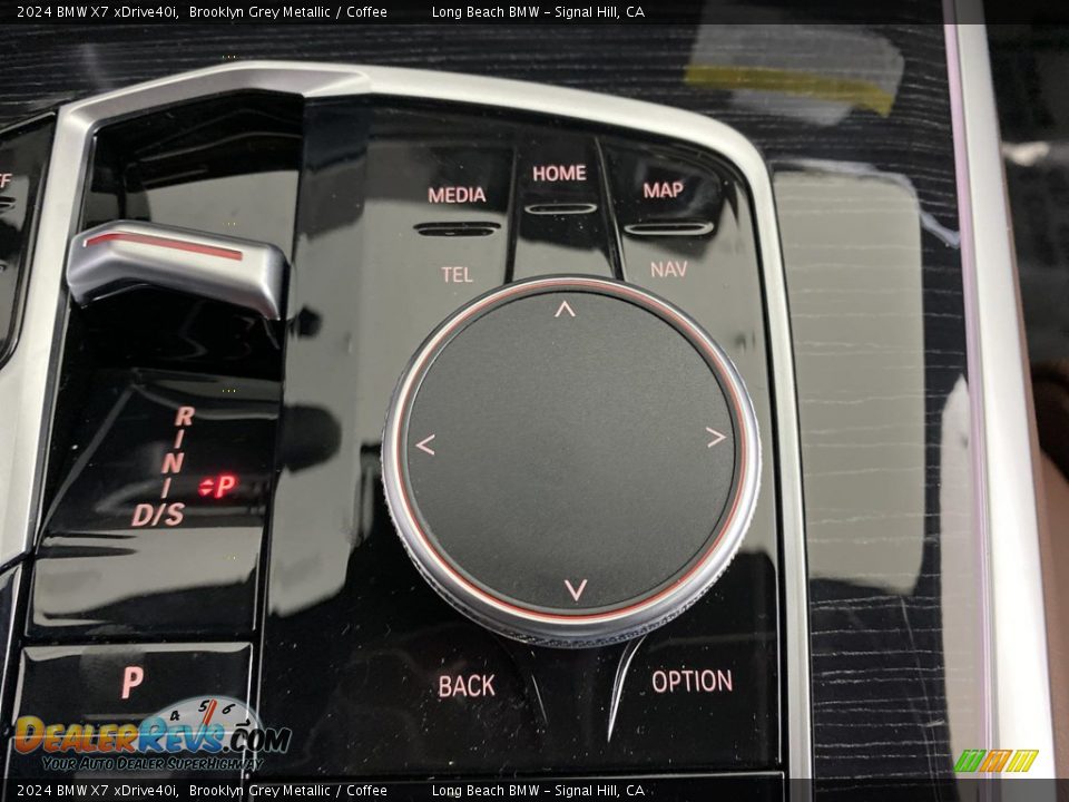 Controls of 2024 BMW X7 xDrive40i Photo #24