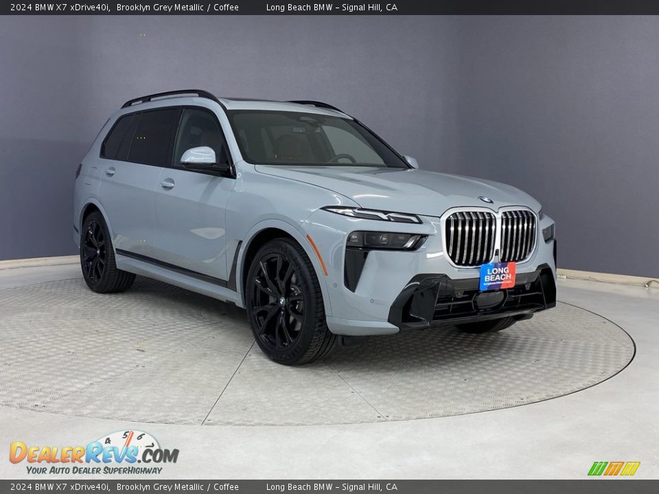 Front 3/4 View of 2024 BMW X7 xDrive40i Photo #27