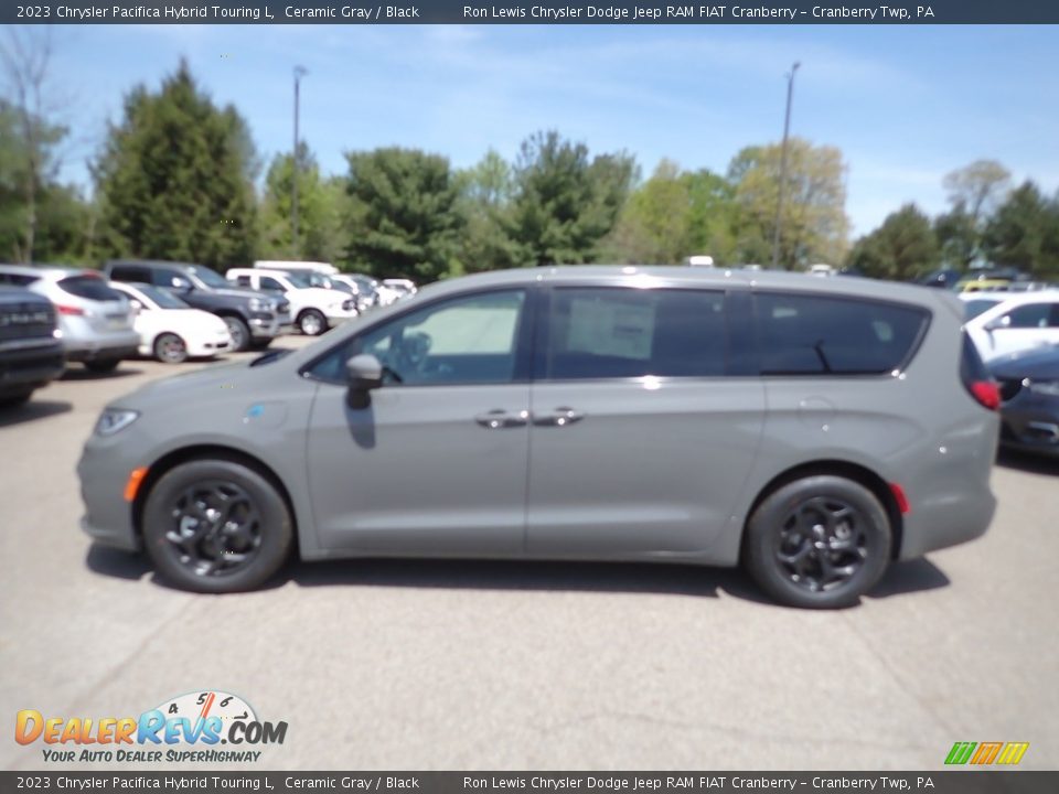 2023 Chrysler Pacifica Hybrid Touring L Ceramic Gray / Black Photo #2