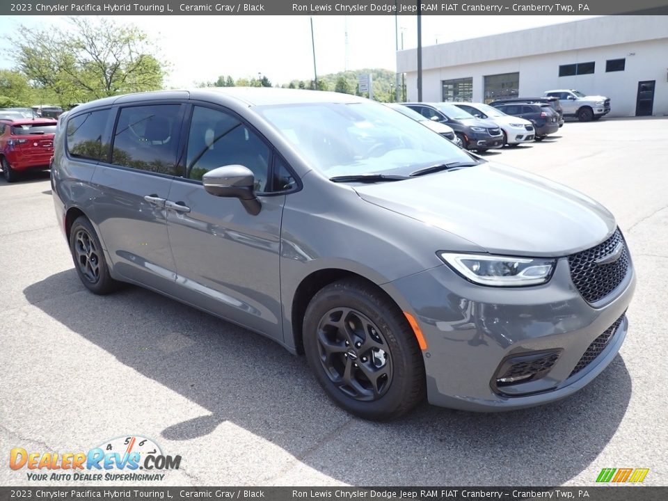 2023 Chrysler Pacifica Hybrid Touring L Ceramic Gray / Black Photo #7