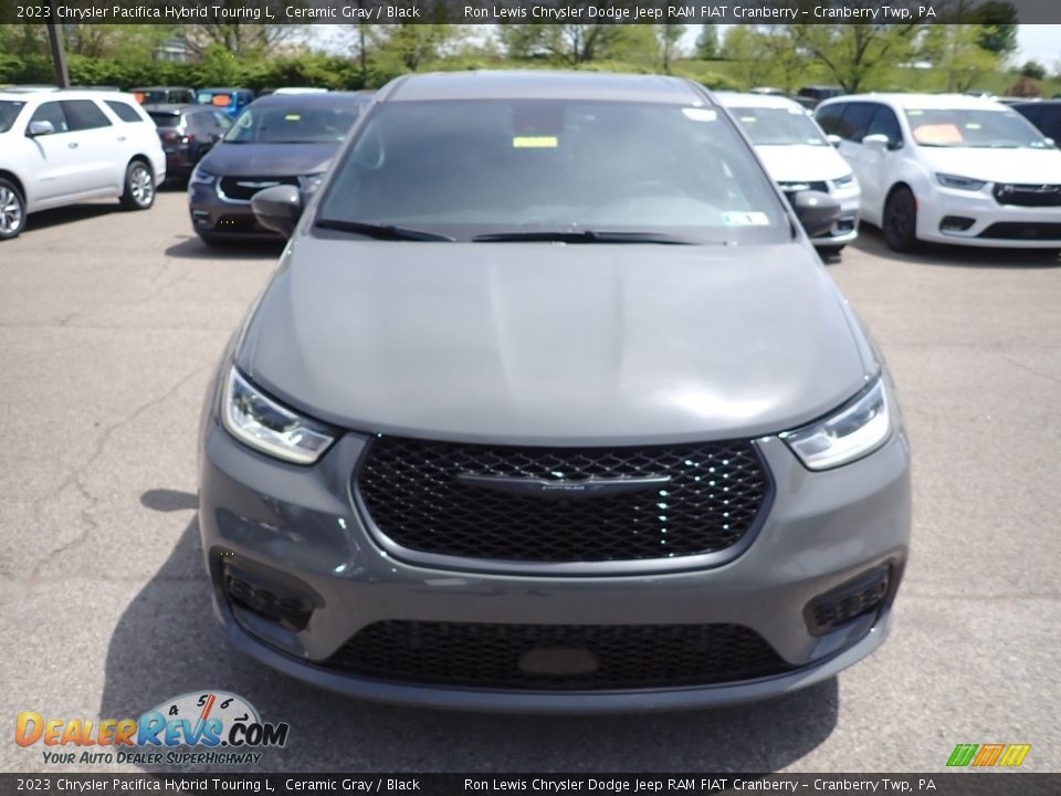 2023 Chrysler Pacifica Hybrid Touring L Ceramic Gray / Black Photo #8