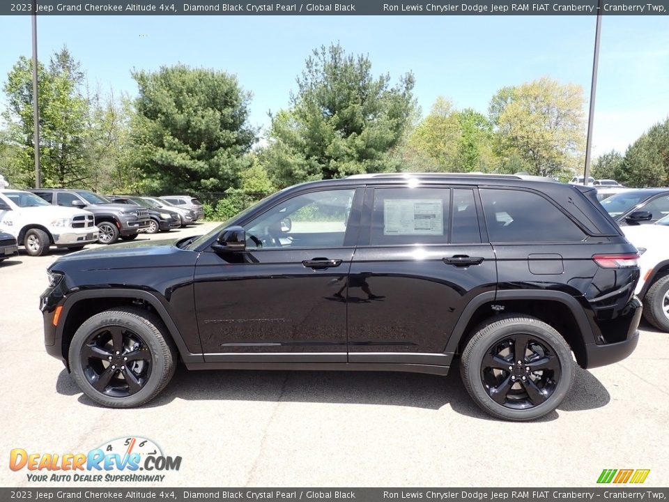 2023 Jeep Grand Cherokee Altitude 4x4 Diamond Black Crystal Pearl / Global Black Photo #2