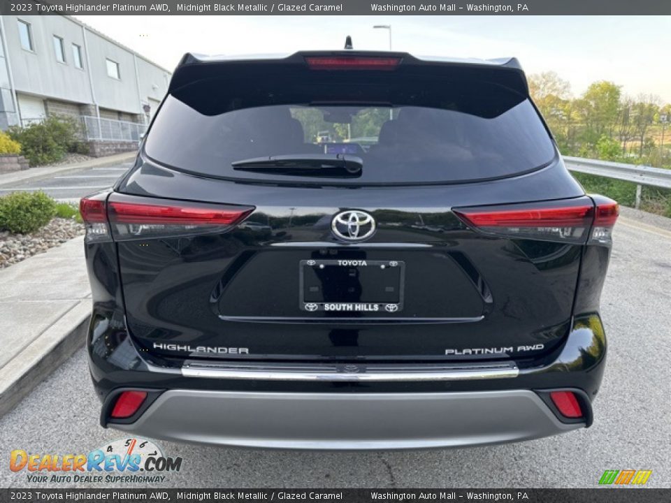 2023 Toyota Highlander Platinum AWD Midnight Black Metallic / Glazed Caramel Photo #9