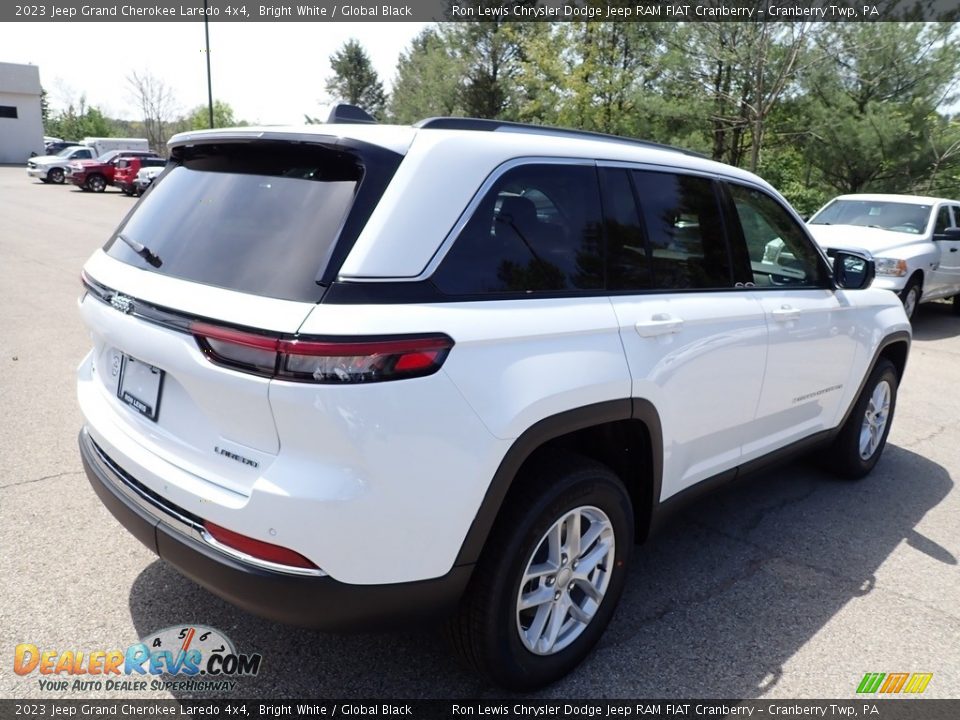 2023 Jeep Grand Cherokee Laredo 4x4 Bright White / Global Black Photo #5