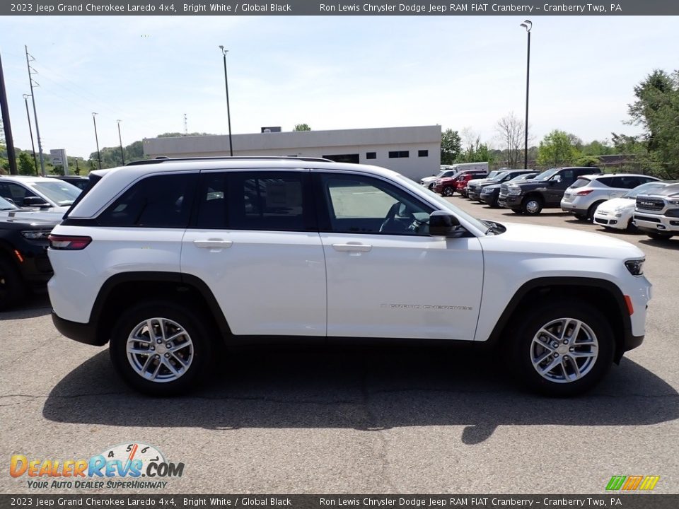 2023 Jeep Grand Cherokee Laredo 4x4 Bright White / Global Black Photo #6