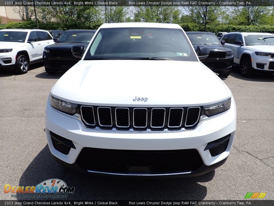 2023 Jeep Grand Cherokee Laredo 4x4 Bright White / Global Black Photo #8