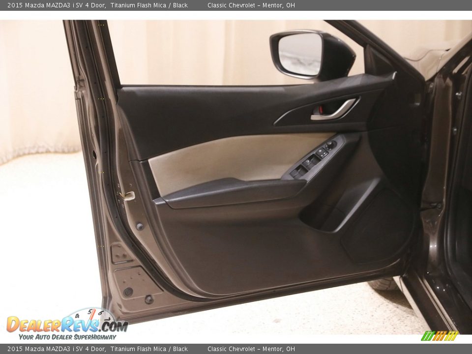 Door Panel of 2015 Mazda MAZDA3 i SV 4 Door Photo #4