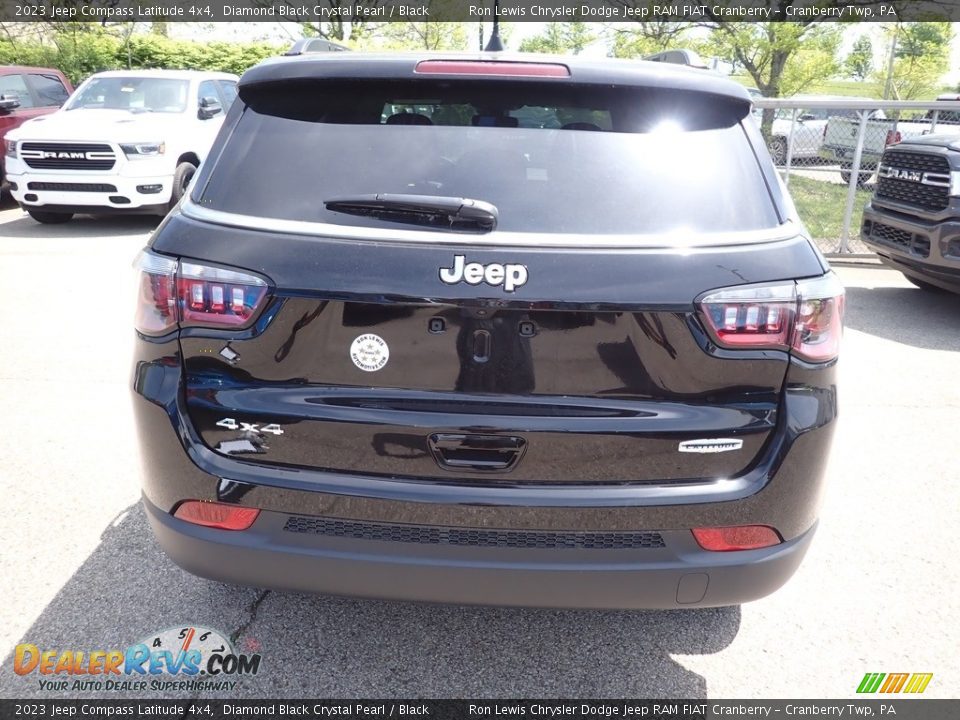 2023 Jeep Compass Latitude 4x4 Diamond Black Crystal Pearl / Black Photo #4