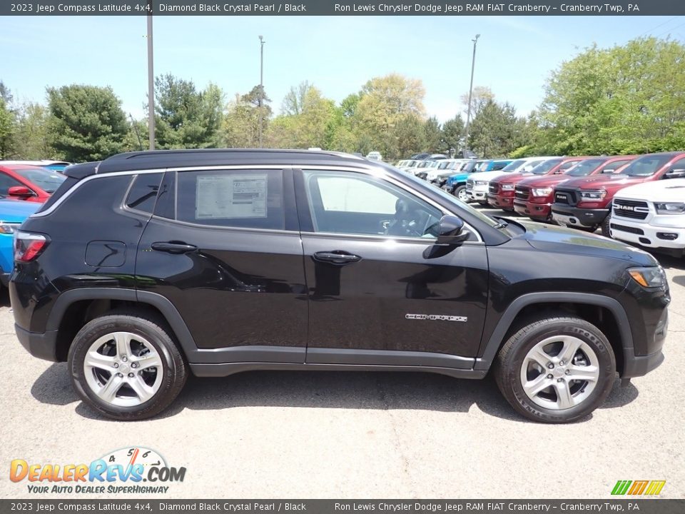 2023 Jeep Compass Latitude 4x4 Diamond Black Crystal Pearl / Black Photo #6