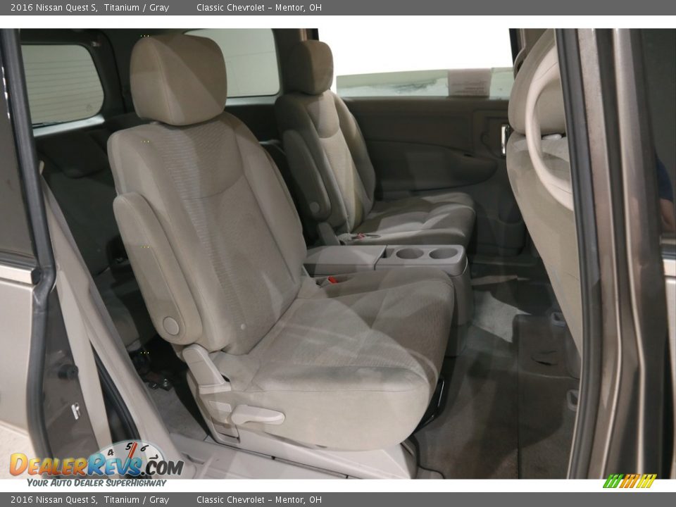 Rear Seat of 2016 Nissan Quest S Photo #16