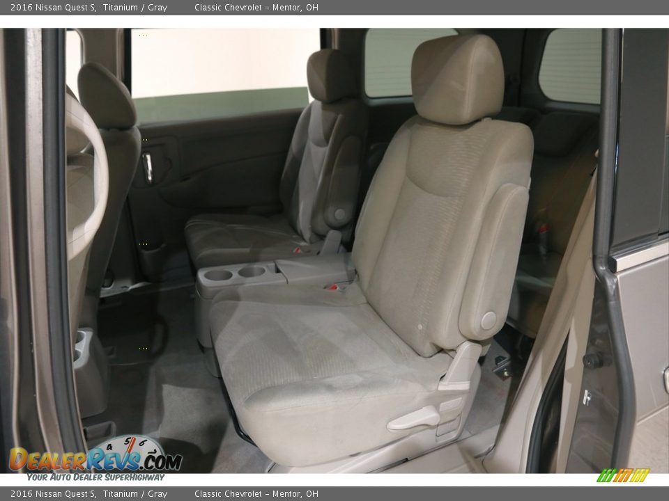 Rear Seat of 2016 Nissan Quest S Photo #17