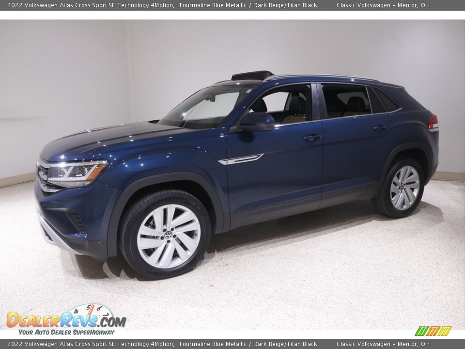 Front 3/4 View of 2022 Volkswagen Atlas Cross Sport SE Technology 4Motion Photo #3