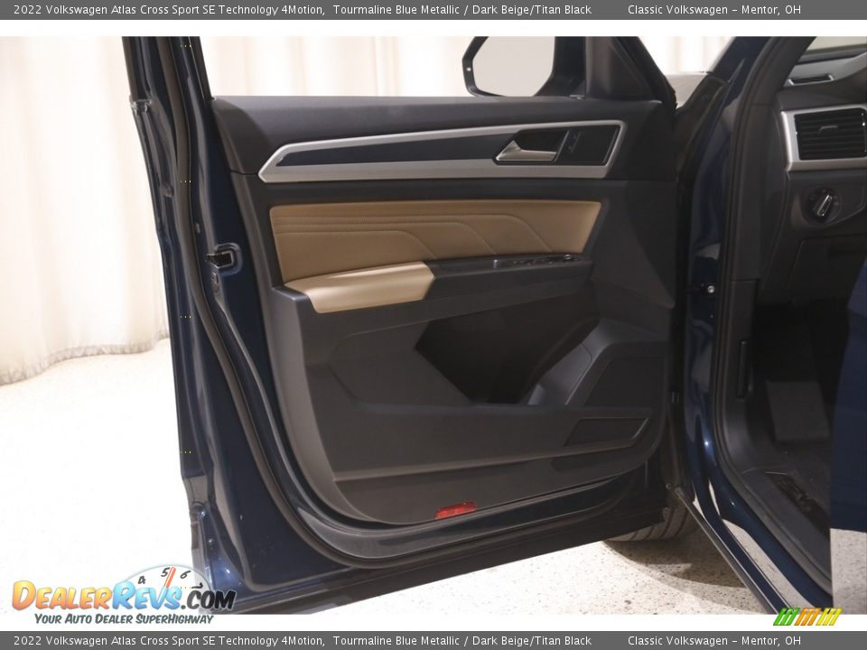 Door Panel of 2022 Volkswagen Atlas Cross Sport SE Technology 4Motion Photo #4