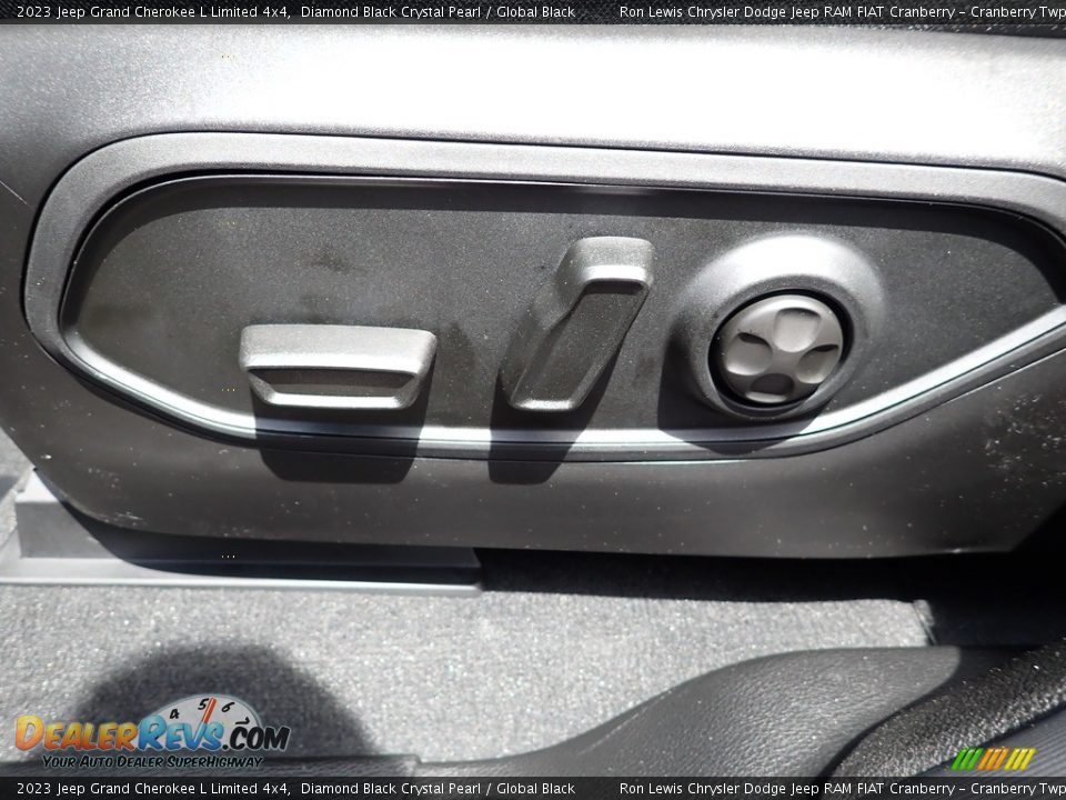 2023 Jeep Grand Cherokee L Limited 4x4 Diamond Black Crystal Pearl / Global Black Photo #17