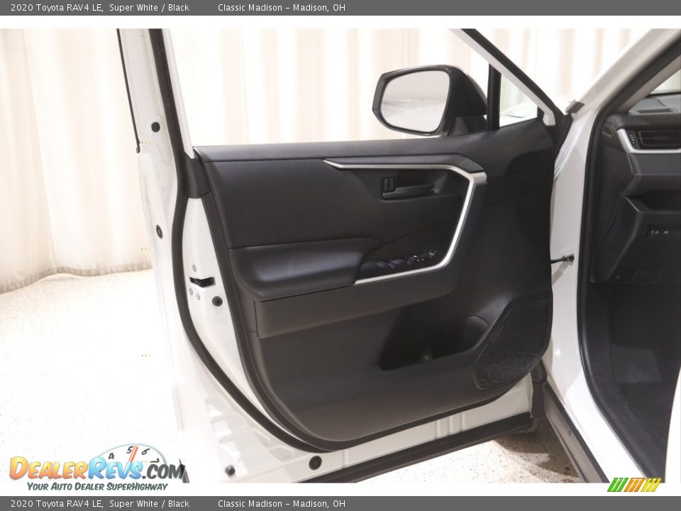 2020 Toyota RAV4 LE Super White / Black Photo #4