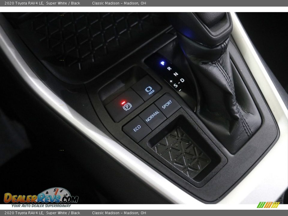 2020 Toyota RAV4 LE Super White / Black Photo #14