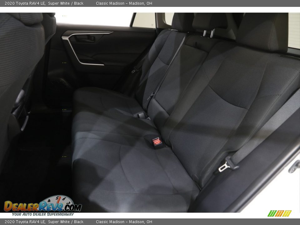 2020 Toyota RAV4 LE Super White / Black Photo #17