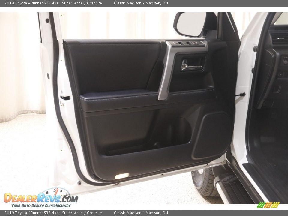 2019 Toyota 4Runner SR5 4x4 Super White / Graphite Photo #4