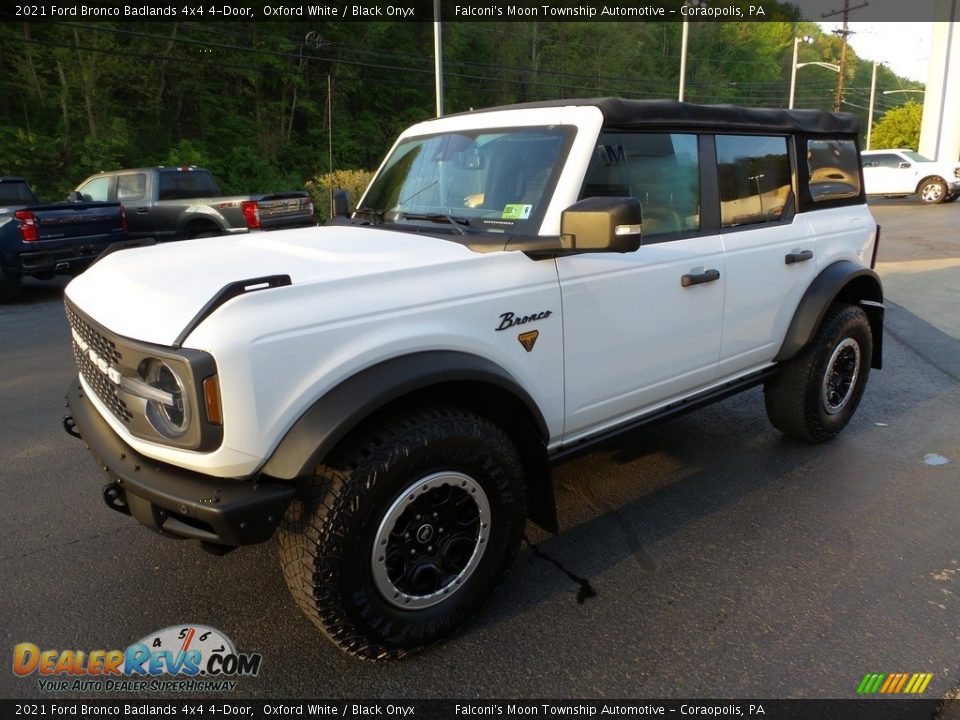 Front 3/4 View of 2021 Ford Bronco Badlands 4x4 4-Door Photo #7