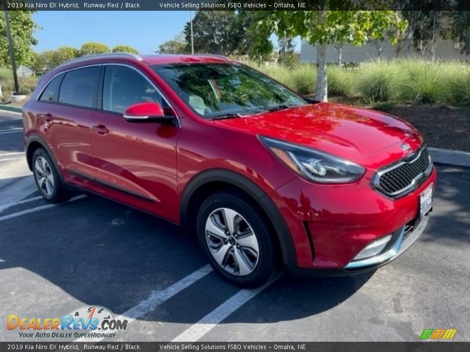 Front 3/4 View of 2019 Kia Niro EX Hybrid Photo #14