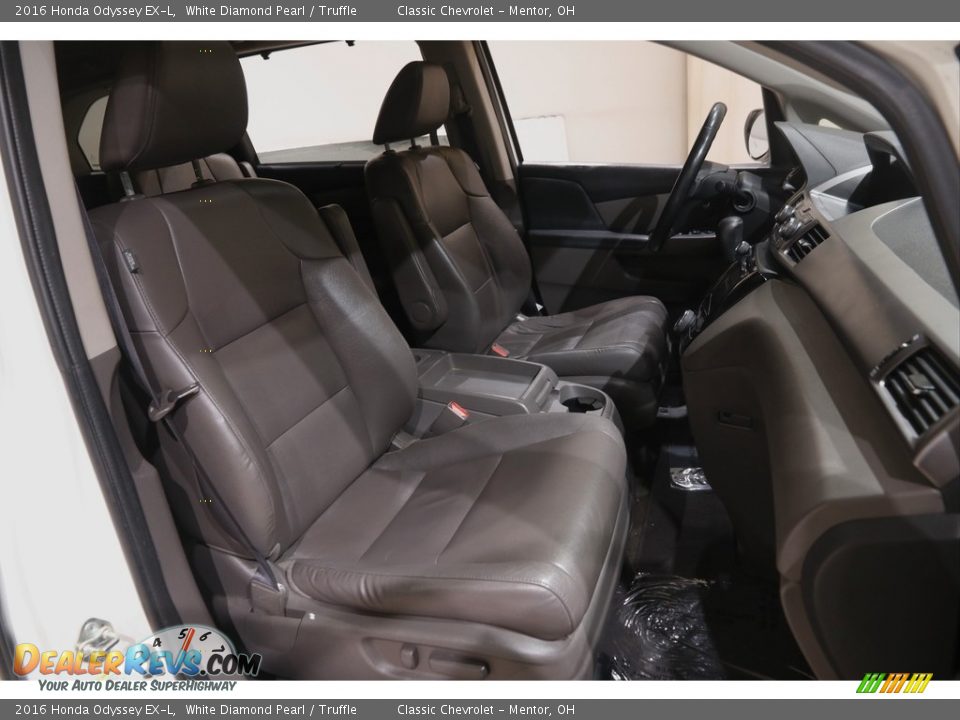 Truffle Interior - 2016 Honda Odyssey EX-L Photo #17