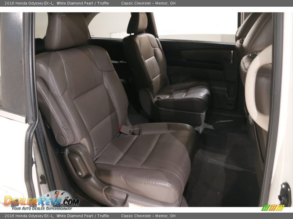 2016 Honda Odyssey EX-L White Diamond Pearl / Truffle Photo #18