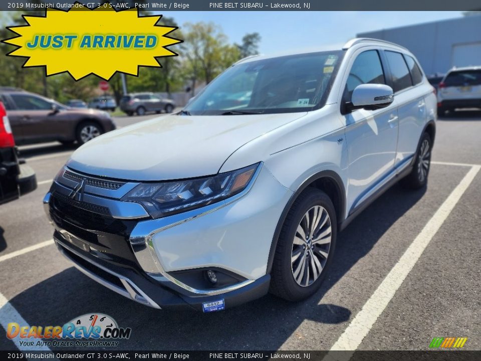 2019 Mitsubishi Outlander GT 3.0 S-AWC Pearl White / Beige Photo #1