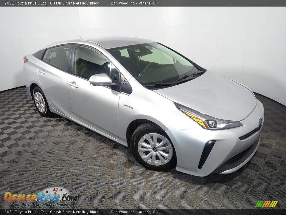 Front 3/4 View of 2021 Toyota Prius L Eco Photo #3