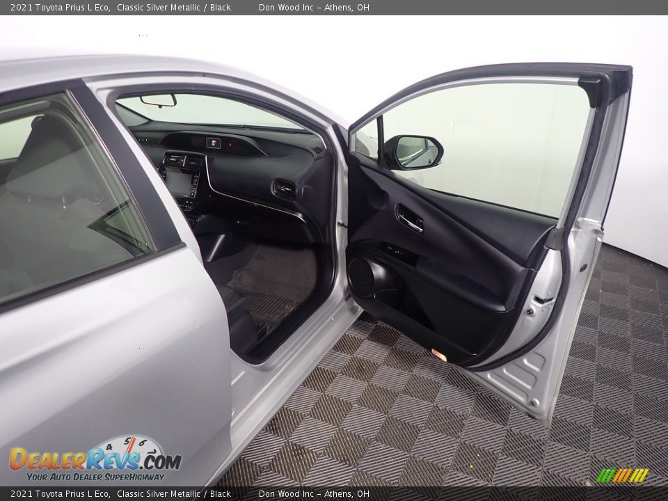 2021 Toyota Prius L Eco Classic Silver Metallic / Black Photo #33