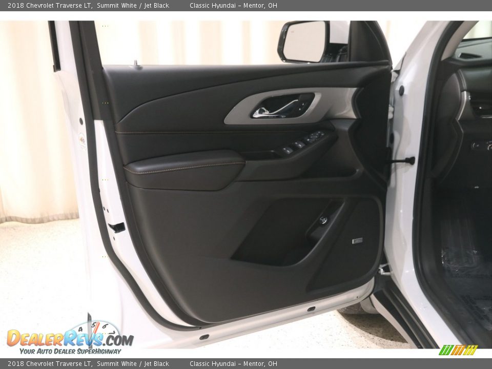 Door Panel of 2018 Chevrolet Traverse LT Photo #4