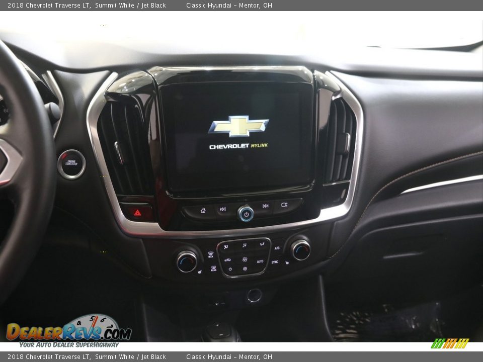 Controls of 2018 Chevrolet Traverse LT Photo #9