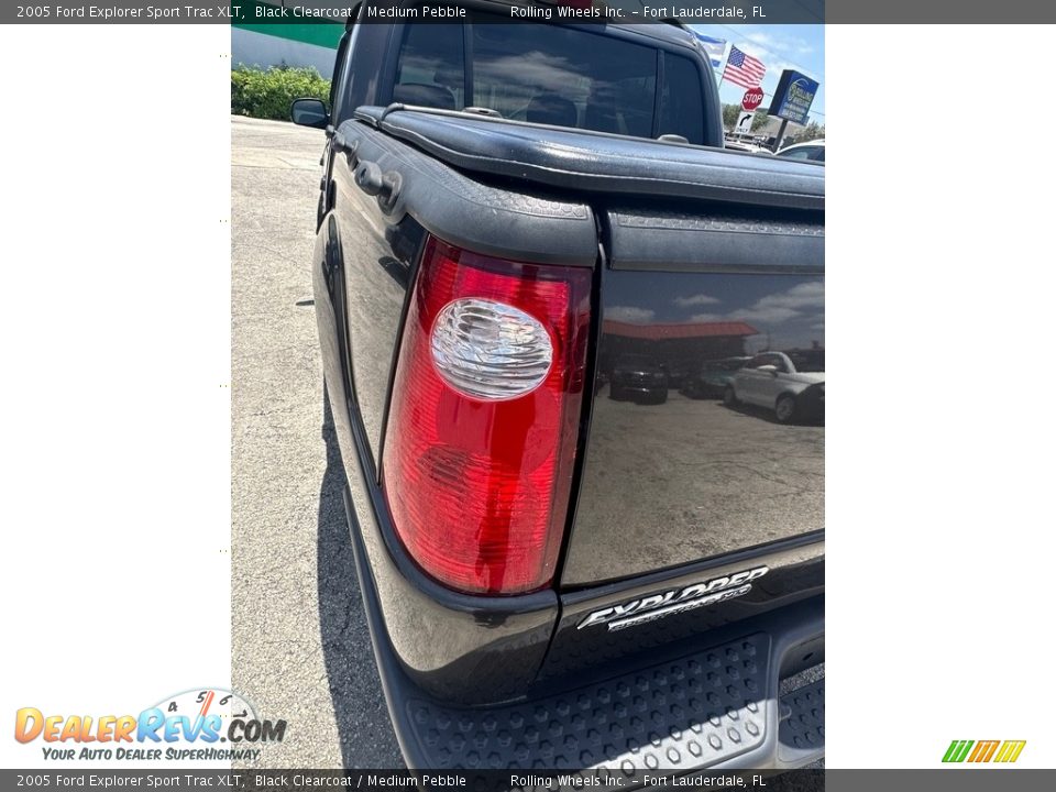 2005 Ford Explorer Sport Trac XLT Black Clearcoat / Medium Pebble Photo #4