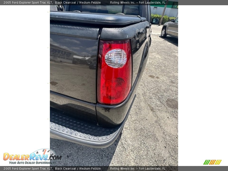 2005 Ford Explorer Sport Trac XLT Black Clearcoat / Medium Pebble Photo #5