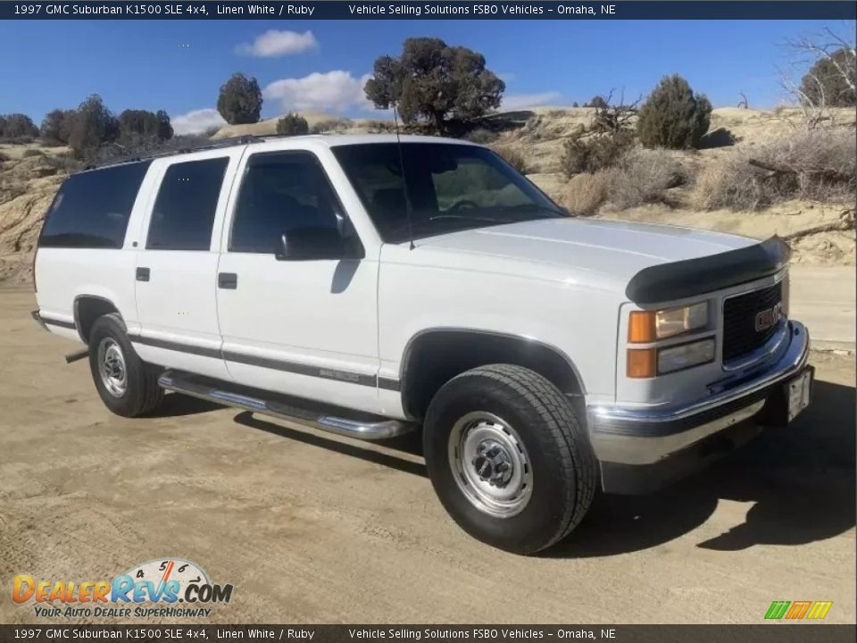 Front 3/4 View of 1997 GMC Suburban K1500 SLE 4x4 Photo #1