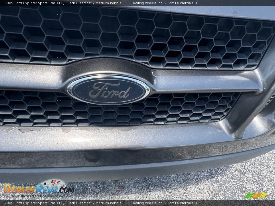 2005 Ford Explorer Sport Trac XLT Black Clearcoat / Medium Pebble Photo #8