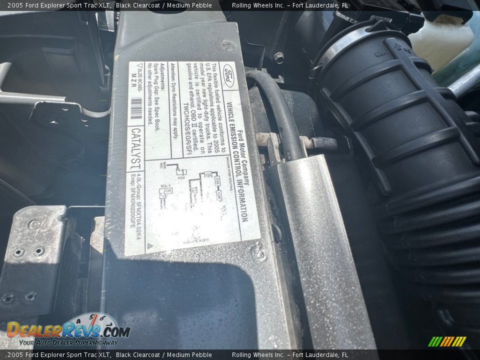 2005 Ford Explorer Sport Trac XLT Black Clearcoat / Medium Pebble Photo #11