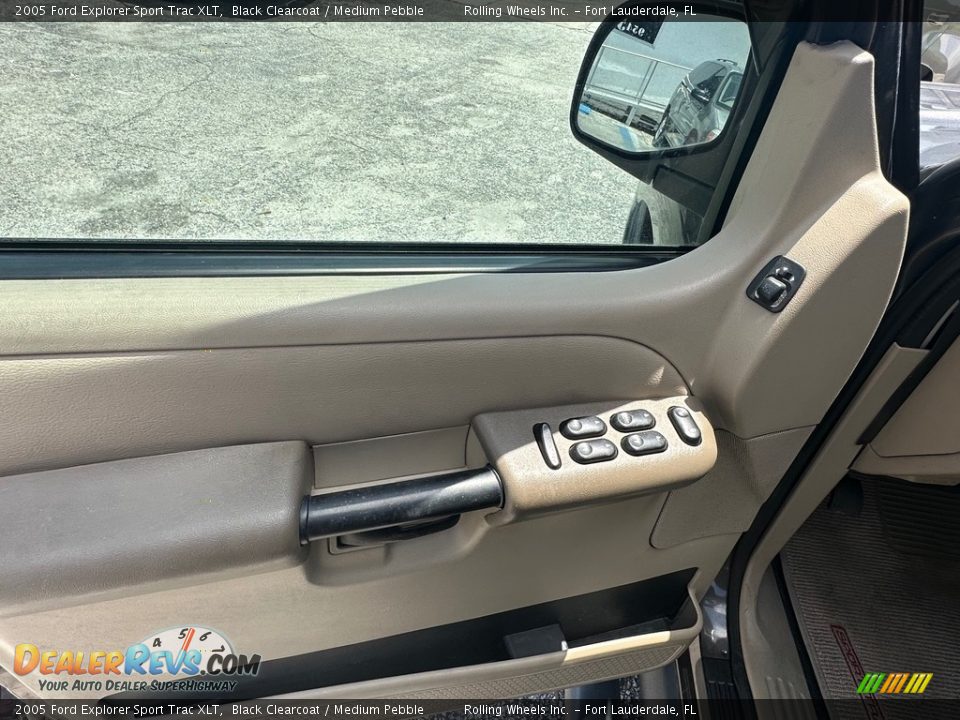 2005 Ford Explorer Sport Trac XLT Black Clearcoat / Medium Pebble Photo #13