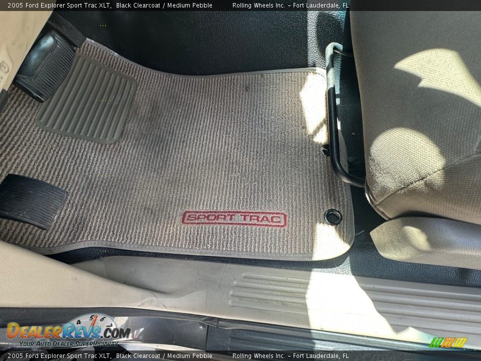 2005 Ford Explorer Sport Trac XLT Black Clearcoat / Medium Pebble Photo #15